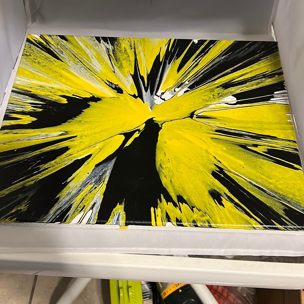 One of a kind Painting called spin art size 11x14 it’s a great piece of art